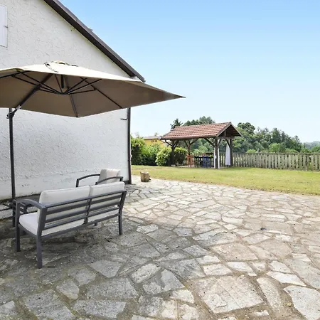 Pet Friendly In With Jacuzzi Vakantiehuis