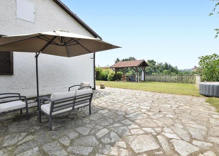2 Bedroom Beautiful In Vakantiehuis